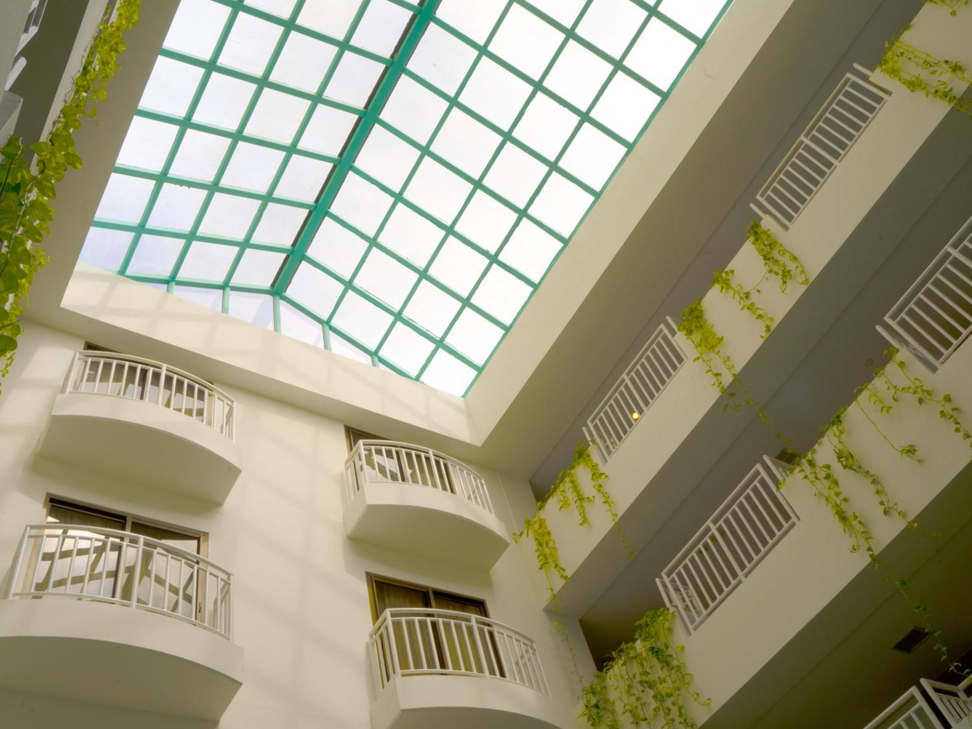 Holiday Resort & Spa Guam Tumon Bagian luar foto