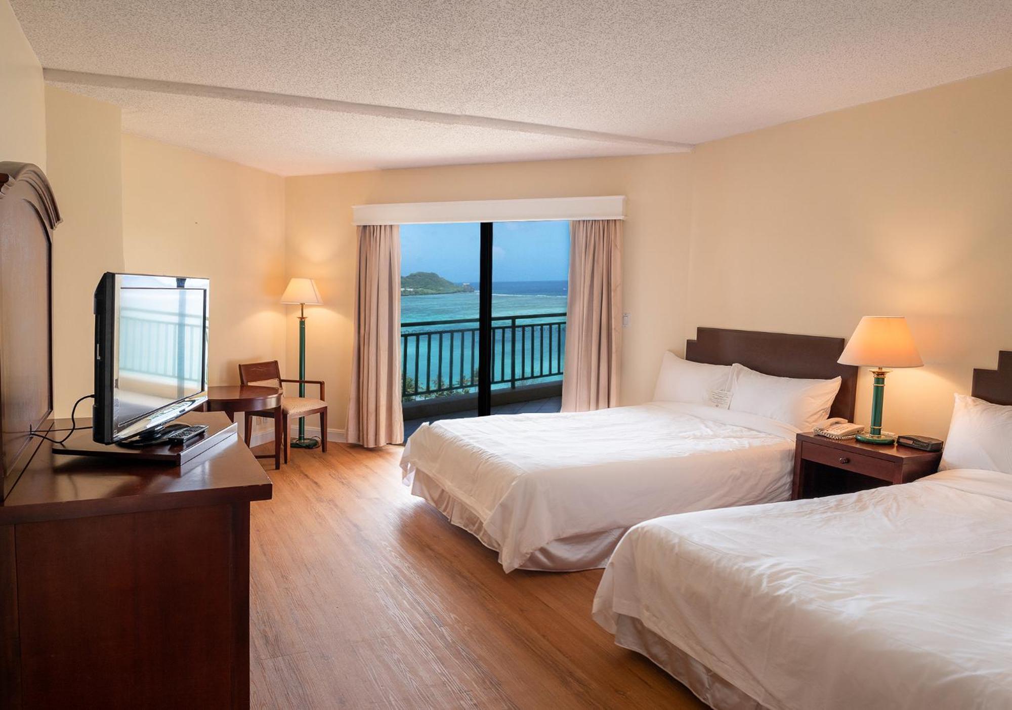 Holiday Resort & Spa Guam Tumon Bagian luar foto