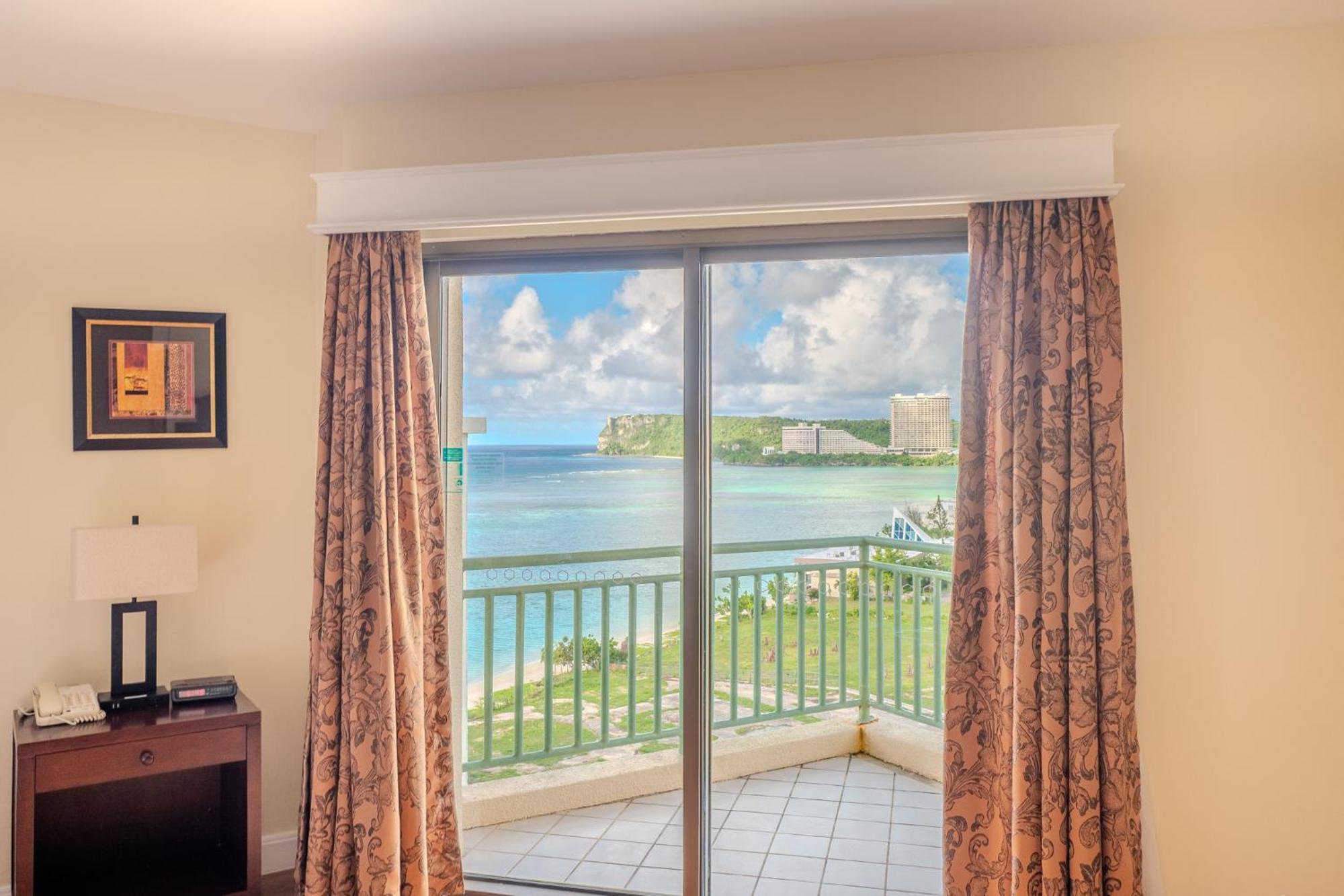 Holiday Resort & Spa Guam Tumon Bagian luar foto